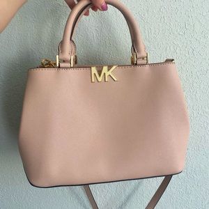 Micheal Kors short handle & cross body purse!